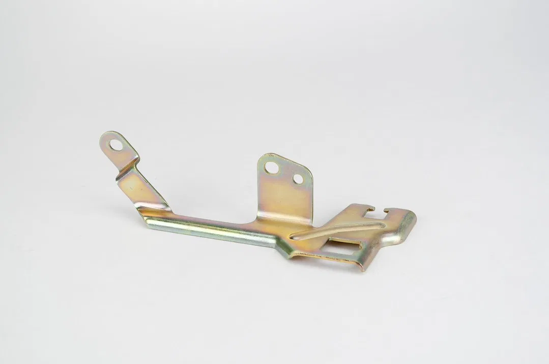 376700 – TCI Auto Trans Throttle Valve Cable Bracket, 700R4/2004R Carter AFBT/Quadrajet/Edelbrock